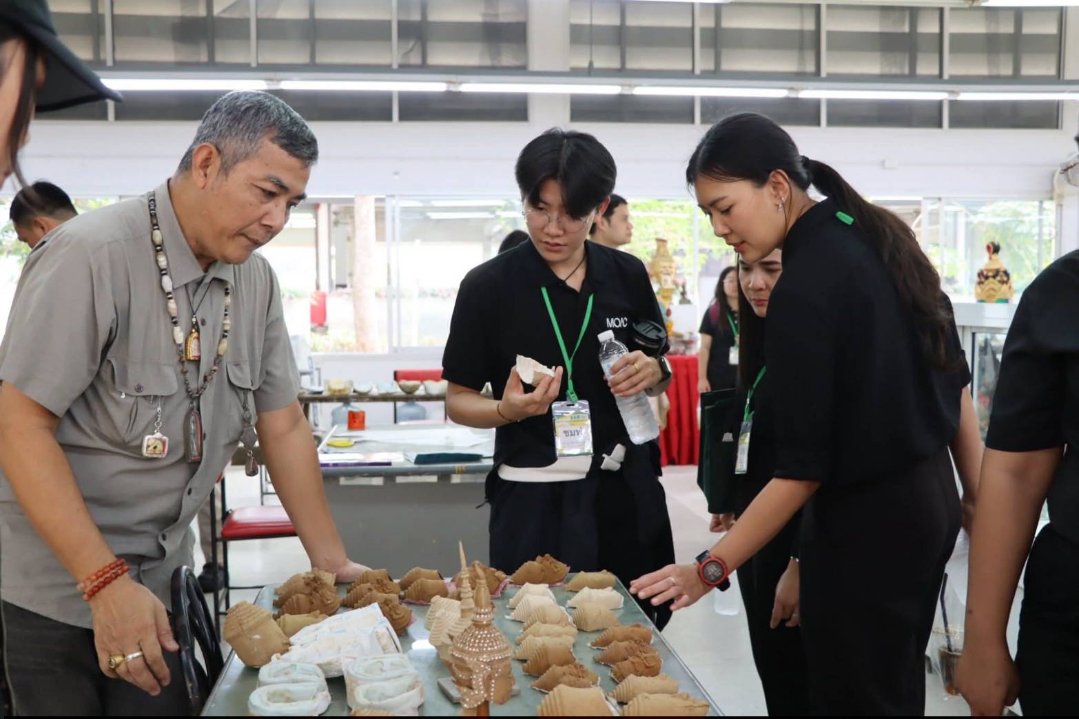 title - ผู้อำนวยการกลุ่มฝึกอบรมและการพัฒนาผลิตภัณฑ์ (ศพส.) ได้รับเชิญเป็นผู้บรรยายพิเศษ  ให้แก่ ข้าราชการใหม่ รุ่นที่ 10 หลักสูตร ต้นกล้าข้าราชการ ประจำปีงบประมาณ พ.ศ. 2569 ณ ห้องประชุมอาคาร 100 ปี ศูนย์ส่งเสริมและพัฒนาอาชีพเสริมนอกภาคการเกษตร